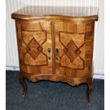 Kleine Barockform-Kommode, 1. H. 20. Jh.