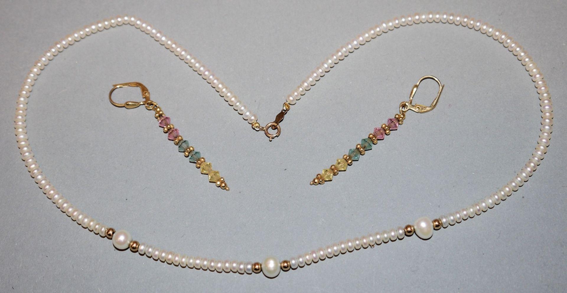 Collier mit Süßwasserperlen, Gold & Ohrhänger mit Farbsteinen, Gold, Milor, Italien