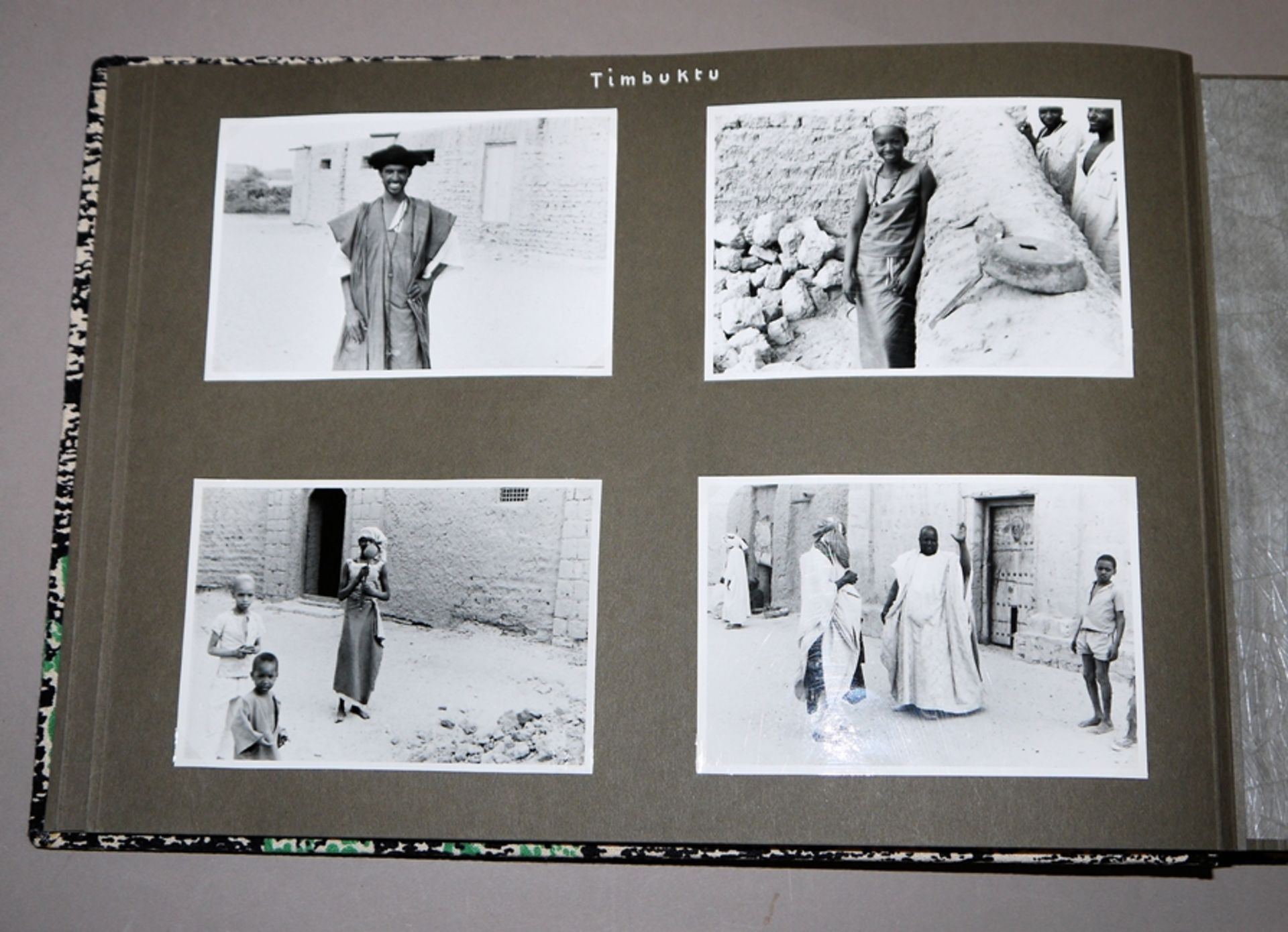 Bilddokumentation eines weltweit Gereisten in 23 Alben der 1960/70er Jahre