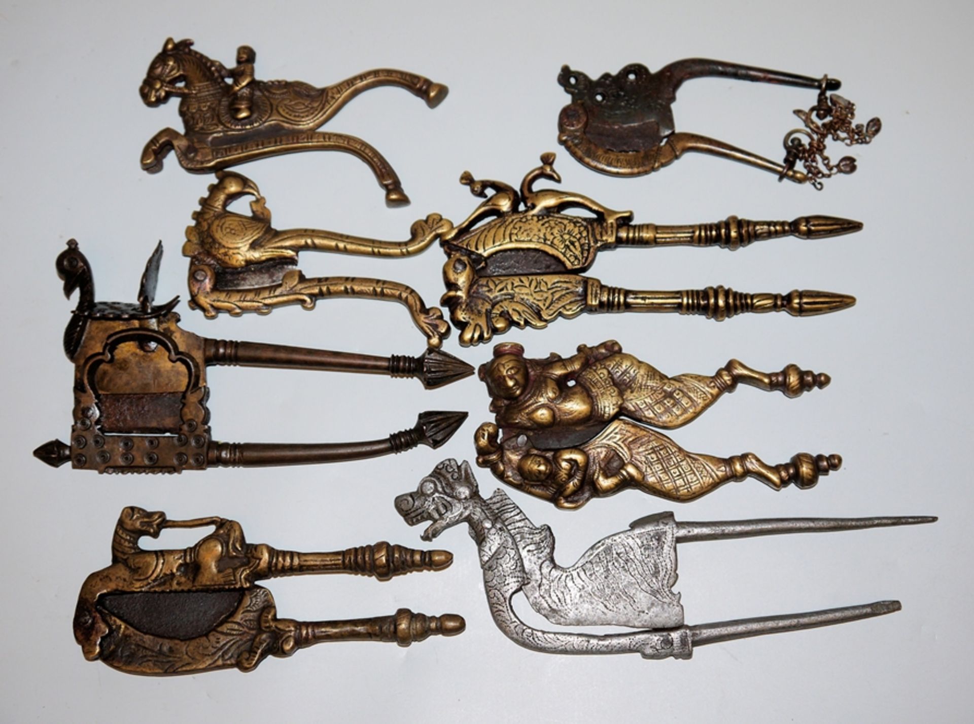 Sammlung aus acht Betelnuss-Schneidern, Indien 18./19. Jh.