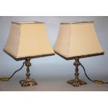 Paar Tischlampen mit Silber-Leuchter-Füßen, William Gibson & John Lawrence Langman, London 1925