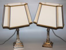 Paar Tischlampen mit Silber-Leuchter-Füßen, M & R Ltd., Sheffield 1920