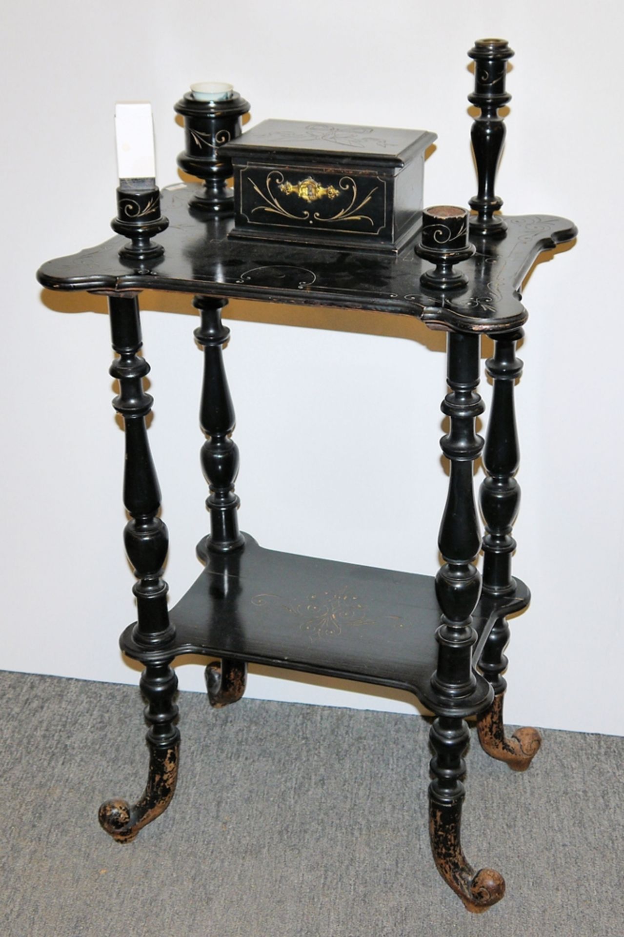 Origineller Rauchertisch der Gründerzeit um 1880/90