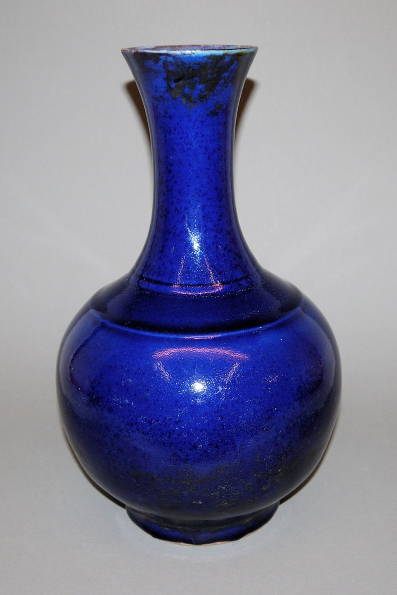 Monochrome Flaschenvase in Kobaltblau, China um 1900