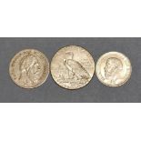 Drei Goldmünzen: 10 Mark Württemberg 1873, 5 Mark Baden 1877 und  5 $ 1909