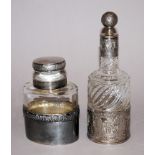 Zwei Glaskaraffen mit Silbermontur, einmal wohl Freiburg, einmal Martin Mayer, Mainz, frühes 20. Jh