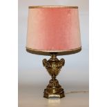 Prachtvolle Tischlampe mit Cassolette-Vasenfuß, Frankreich 19./20. Jh.