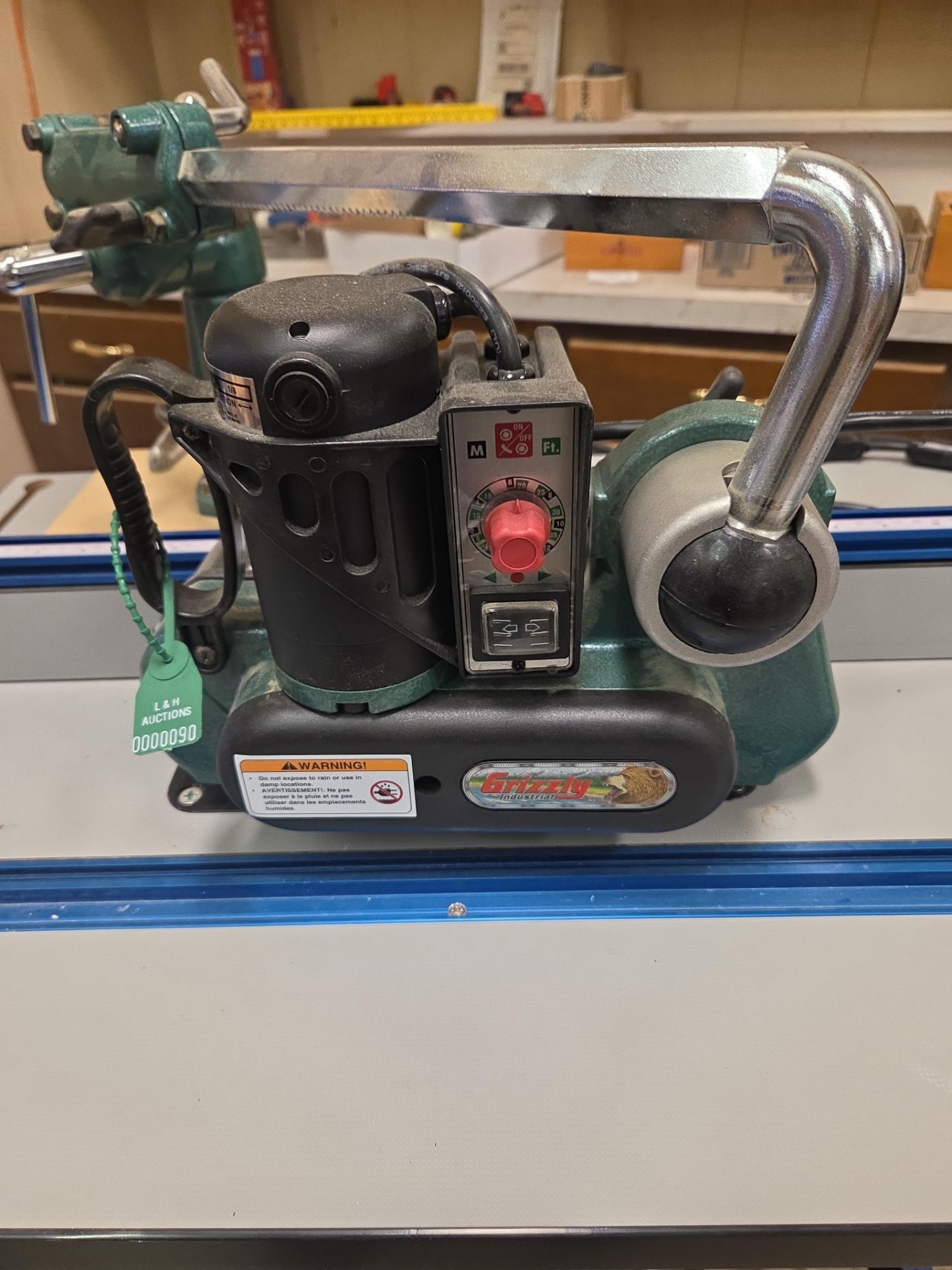 Kreg router table w/ Bosch 1617EVS route & Grizzley G4173 stock feeder