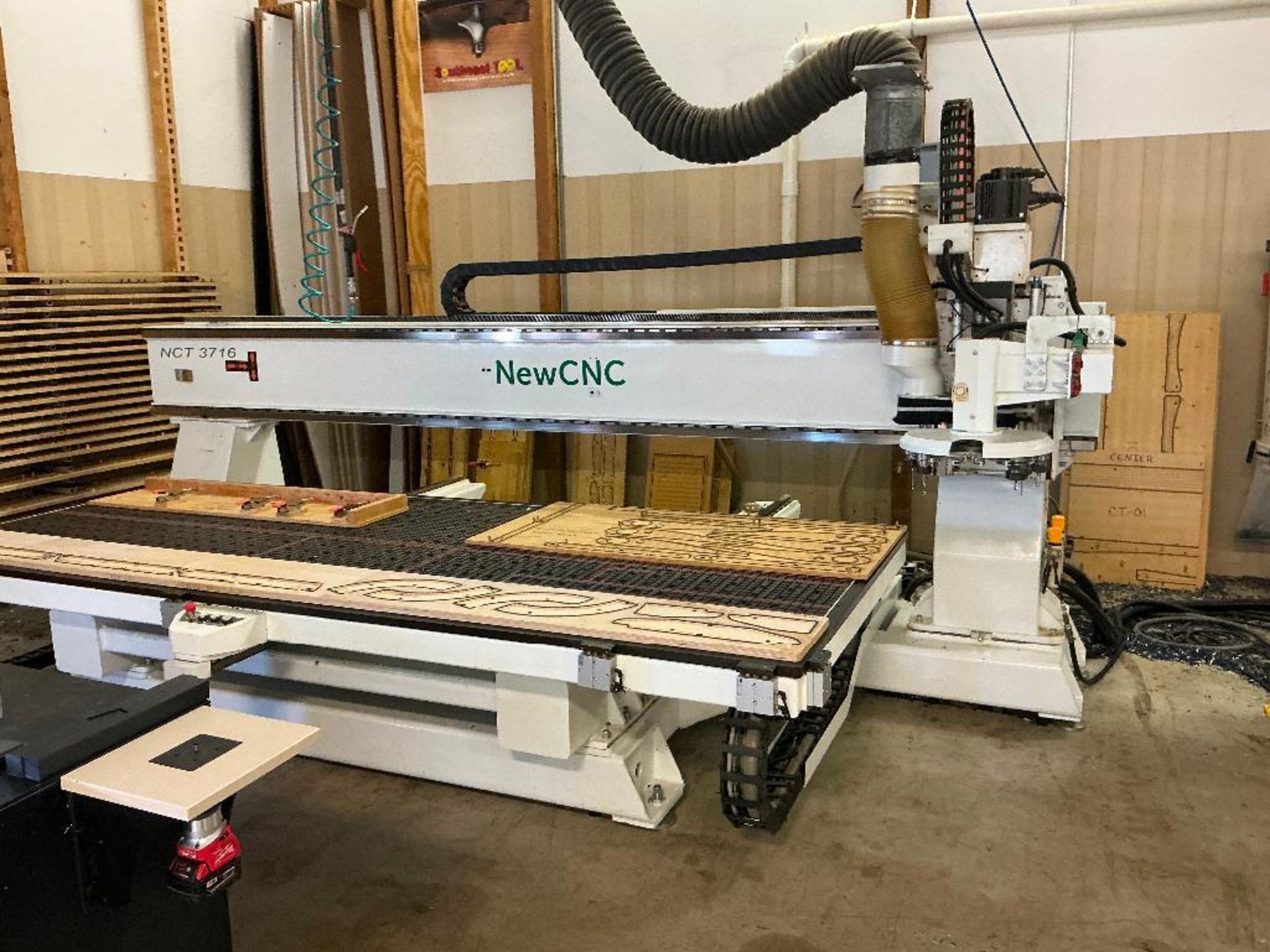 New CNC CNC Router 5' x 12' moving table. Model NCT3716. 7000 KG ...