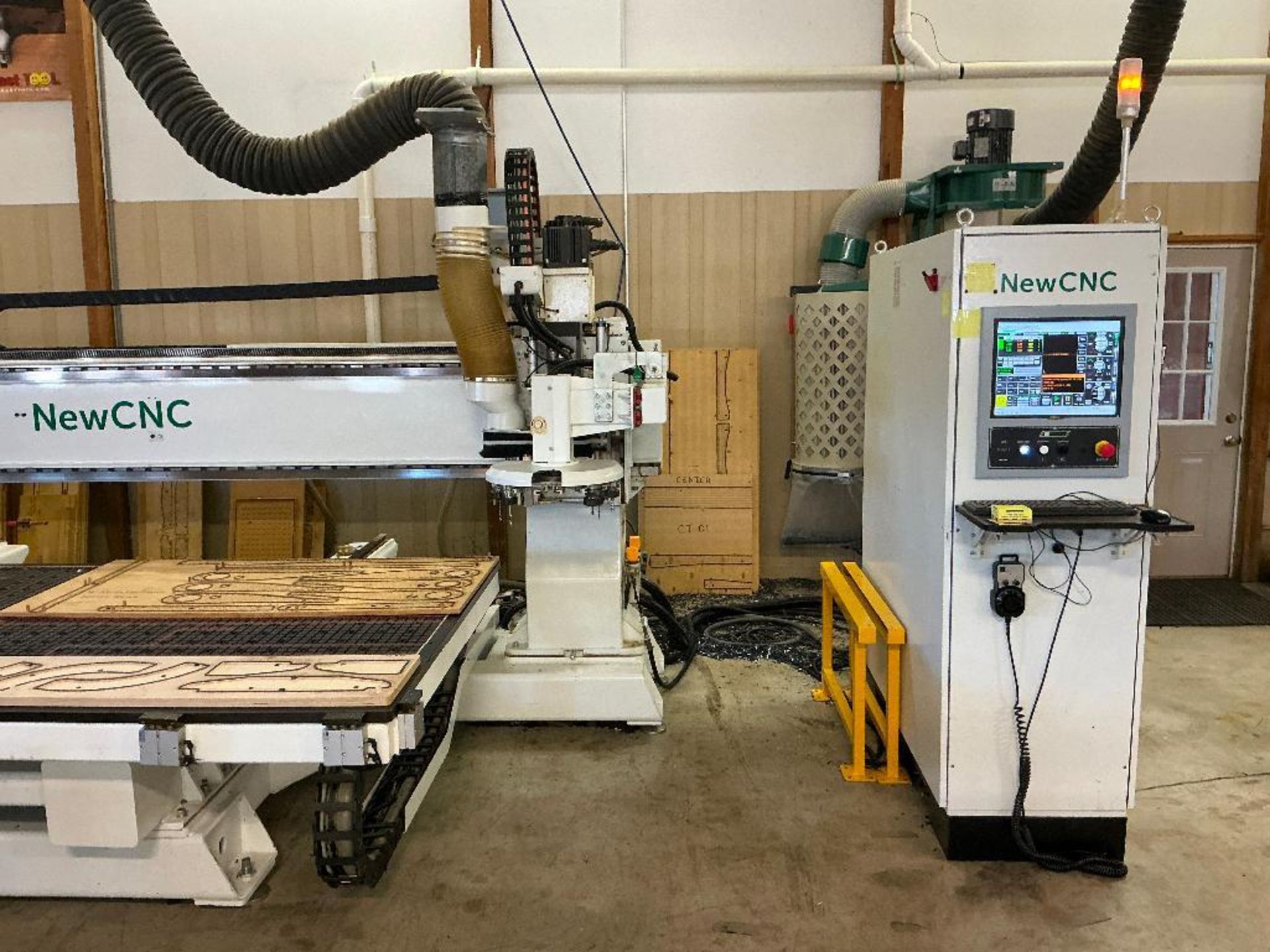 New CNC CNC Router 5' x 12' moving table. Model NCT3716. 7000 KG ...