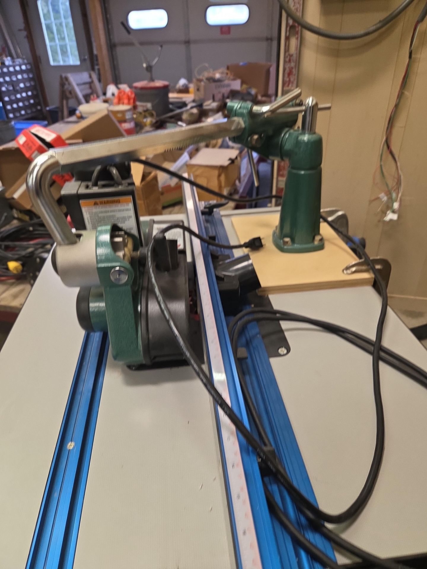 Kreg router table w/ Bosch 1617EVS route & Grizzley G4173 stock feeder