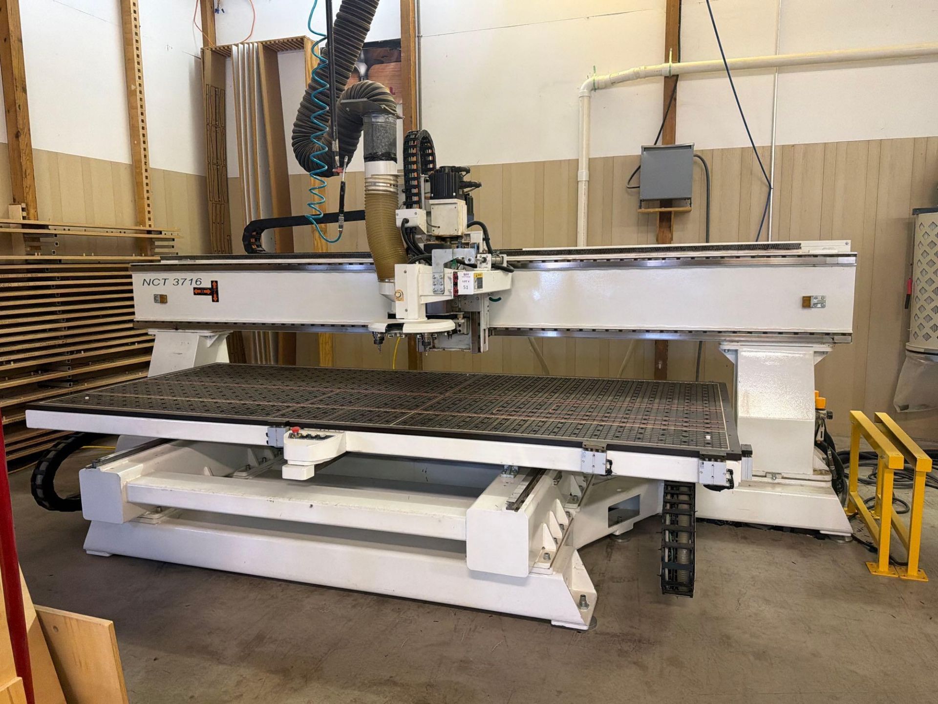 New CNC CNC Router 5' x 12' moving table. Model NCT3716. 7000 KG ...