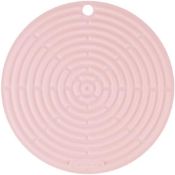 $16 Le Creuset Cool Tool, Pot Holder/Trivet, Silicone, Round, 20 cm, Powder Pink, 93000230231200