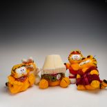 A Collection of Five Vintage R. Dakin & Company Garfield Plush Toys