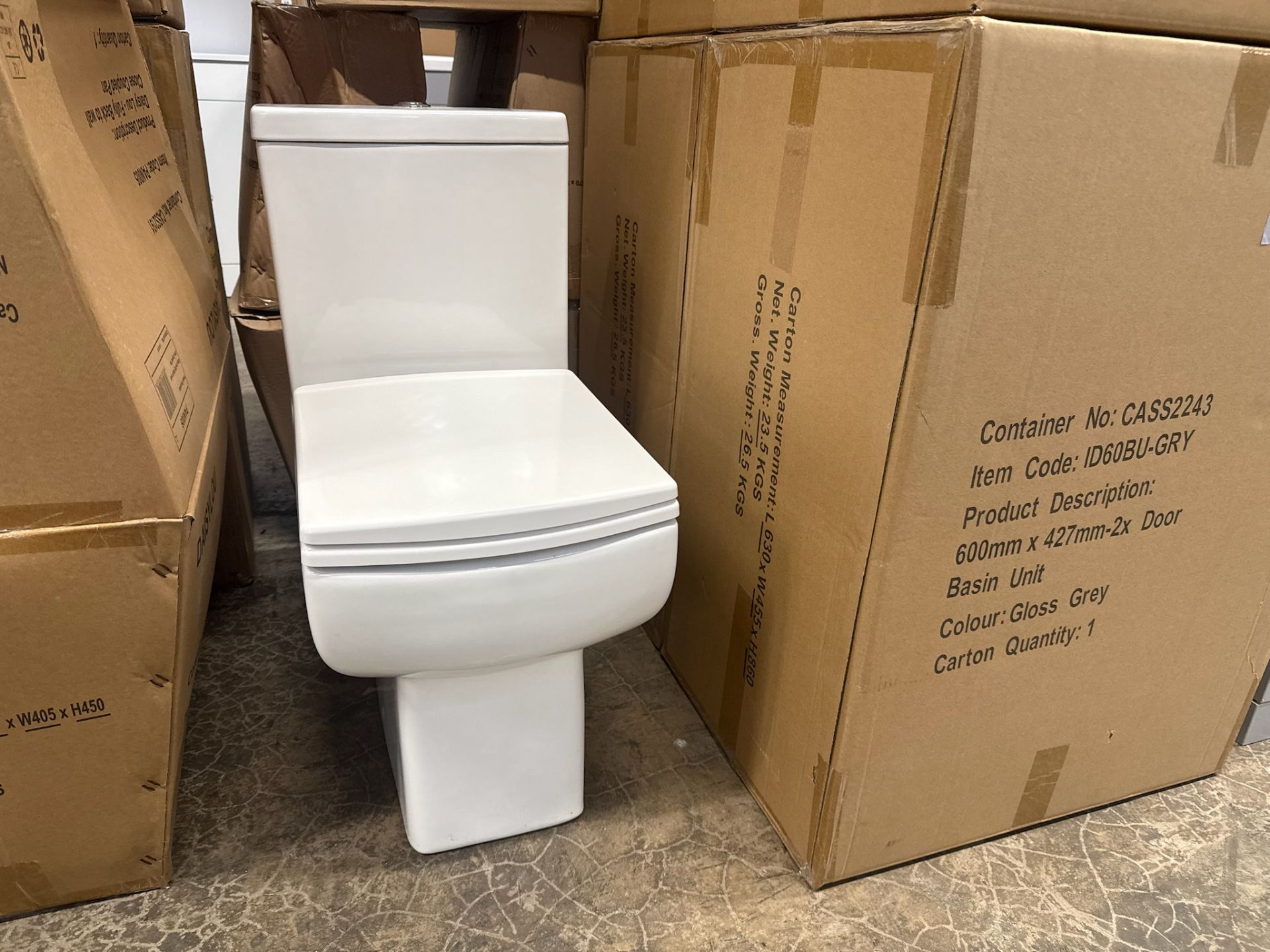 DAISY LOU TOILET COMPLETE WITH PAN, CISTERN AND TOILET SEAT (OUT OF BOX)