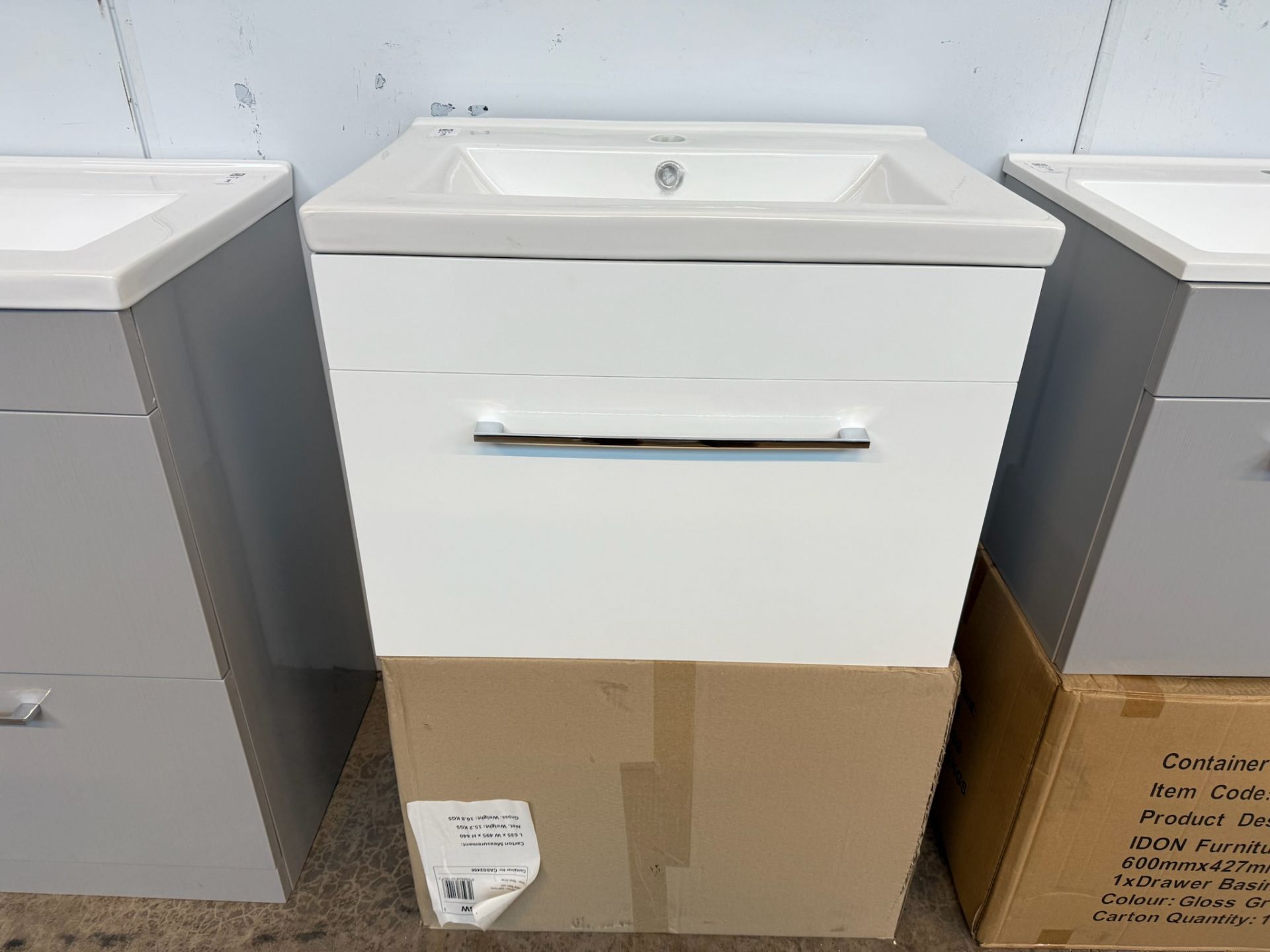 IDON WALL HUNG 1 DRAWER VANITY UNIT WHITE 600MM X 427MM COMPLETE WITH BASIN (OUT OF BOX)