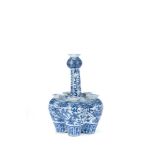 A BLUE AND WHITE PORCELAIN TULIP VASE, China, Qing Dynasty, late 19th century
