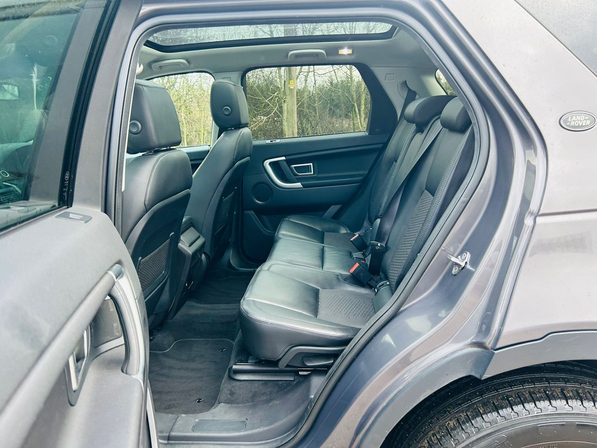 LAND ROVER DISCOVERY SPORT 2.0 TD4 SE TECH AUTOMATIC *4WD* (67 REG) EURO 6 !! 7 SEATER - Image 28 of 31