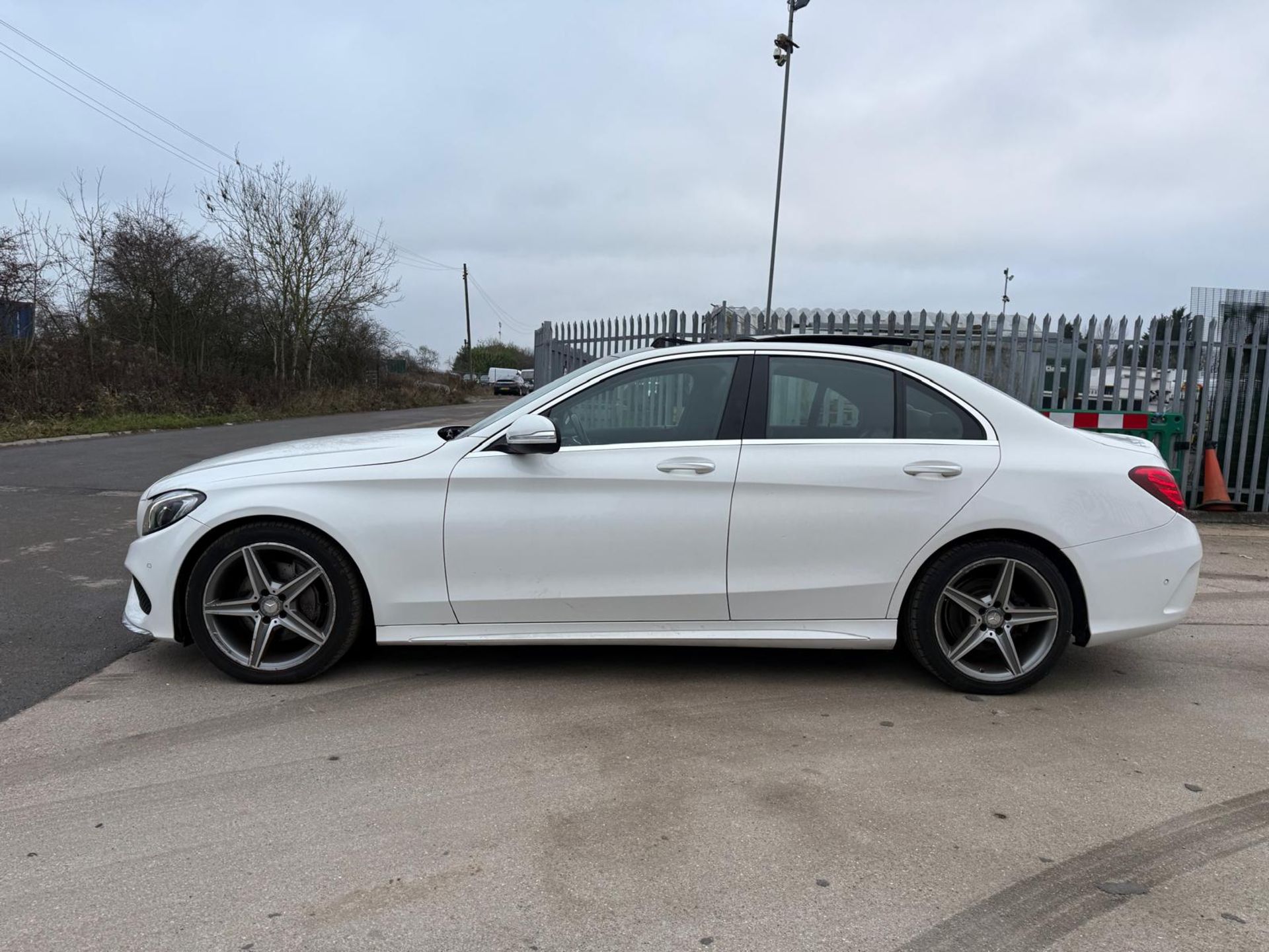 (ON SALE) MERCEDES C220 * AMG LINE PREMIUM * (15 REG) AUTOMATIC * 87K MILES !!! PANORAMIC ROOF - Image 6 of 16