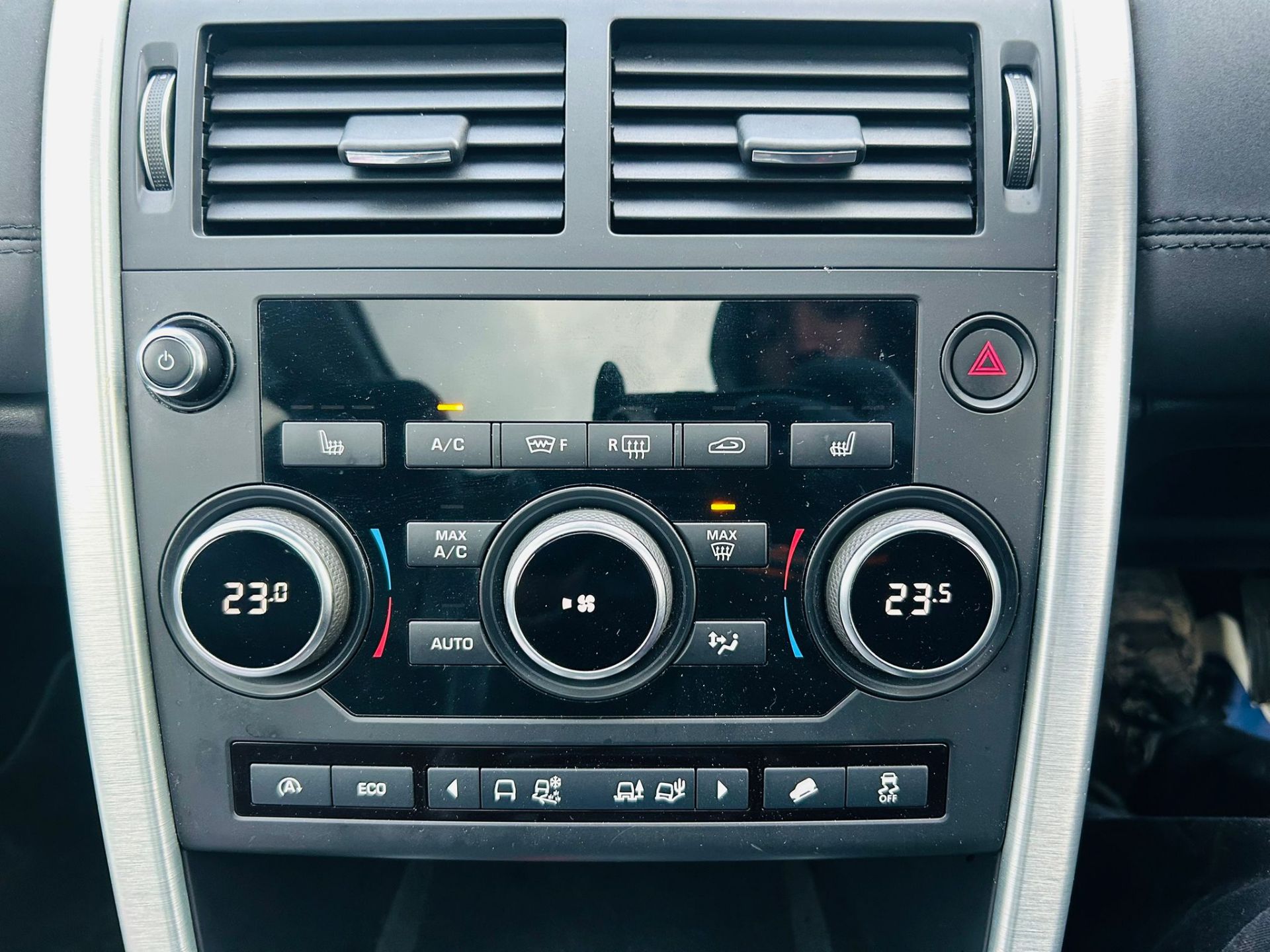 LAND ROVER DISCOVERY SPORT 2.0 TD4 SE TECH AUTOMATIC *4WD* (67 REG) EURO 6 !! 7 SEATER - Image 19 of 31