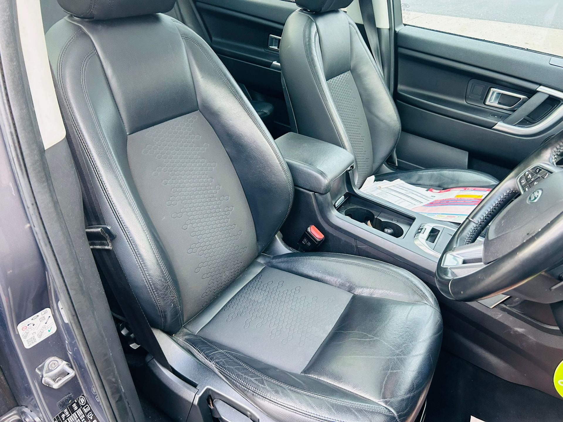 LAND ROVER DISCOVERY SPORT 2.0 TD4 SE TECH AUTOMATIC *4WD* (67 REG) EURO 6 !! 7 SEATER - Image 12 of 31