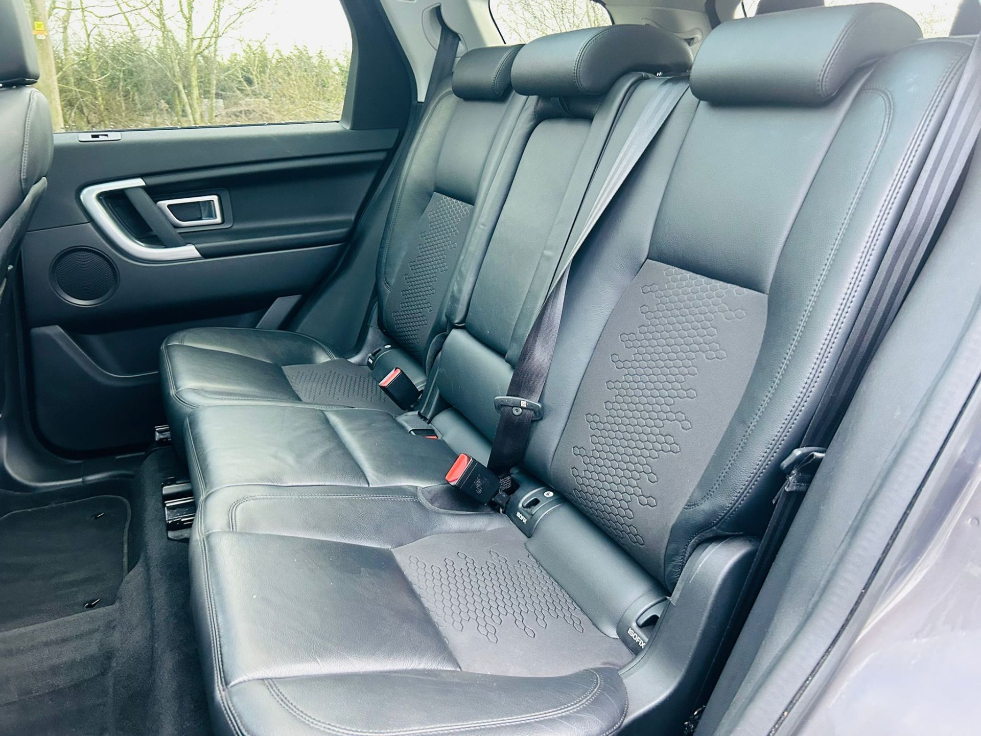 LAND ROVER DISCOVERY SPORT 2.0 TD4 SE TECH AUTOMATIC *4WD* (67 REG) EURO 6 !! 7 SEATER - Image 26 of 31