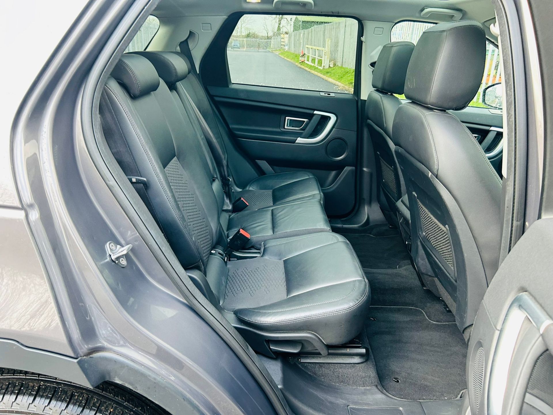 LAND ROVER DISCOVERY SPORT 2.0 TD4 SE TECH AUTOMATIC *4WD* (67 REG) EURO 6 !! 7 SEATER - Image 13 of 31