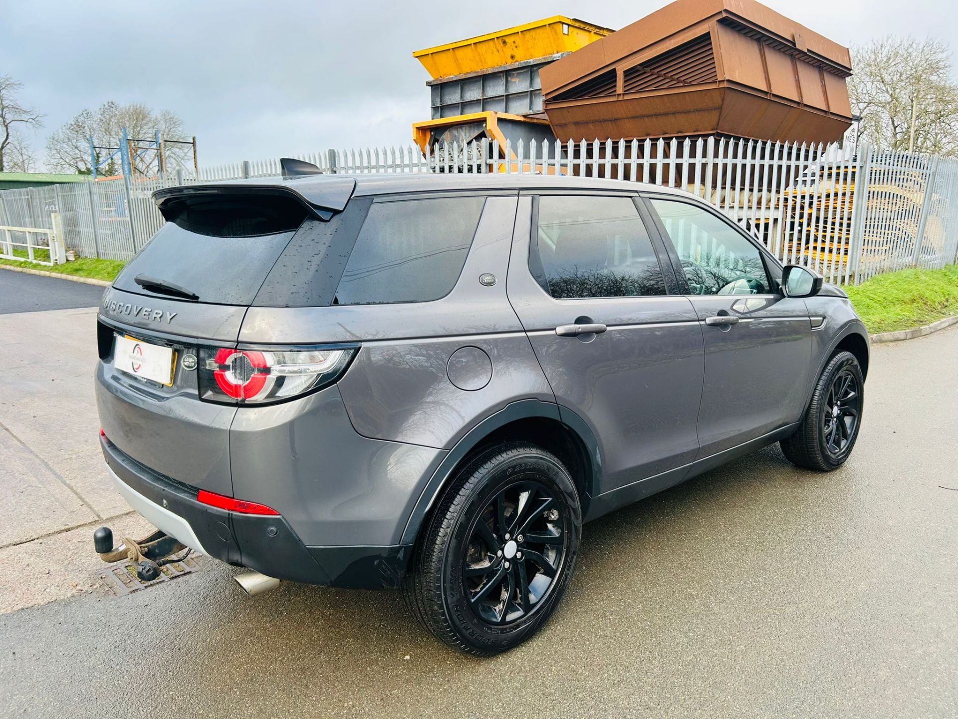 LAND ROVER DISCOVERY SPORT 2.0 TD4 SE TECH AUTOMATIC *4WD* (67 REG) EURO 6 !! 7 SEATER - Image 3 of 31