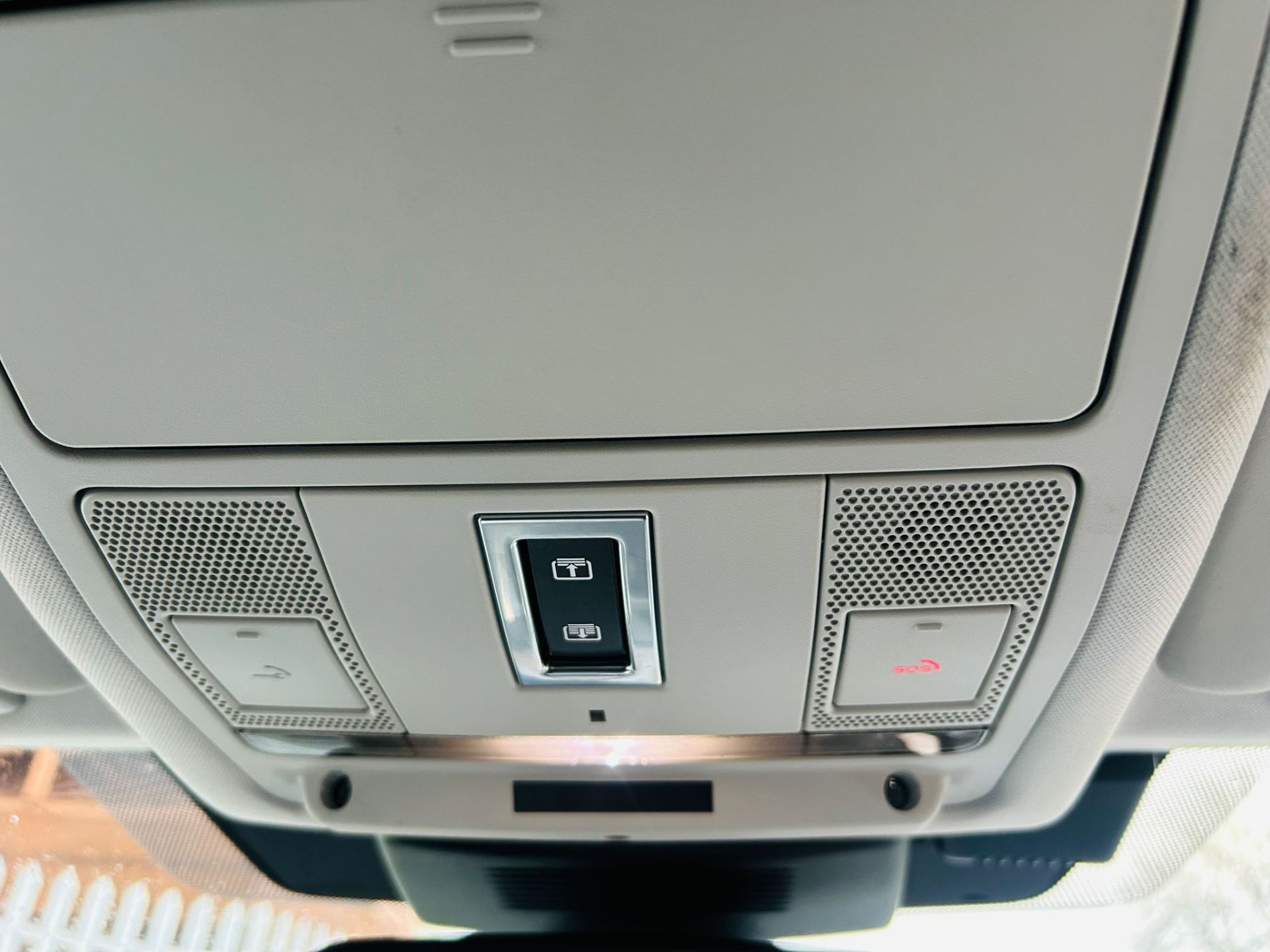 LAND ROVER DISCOVERY SPORT 2.0 TD4 SE TECH AUTOMATIC *4WD* (67 REG) EURO 6 !! 7 SEATER - Image 21 of 31