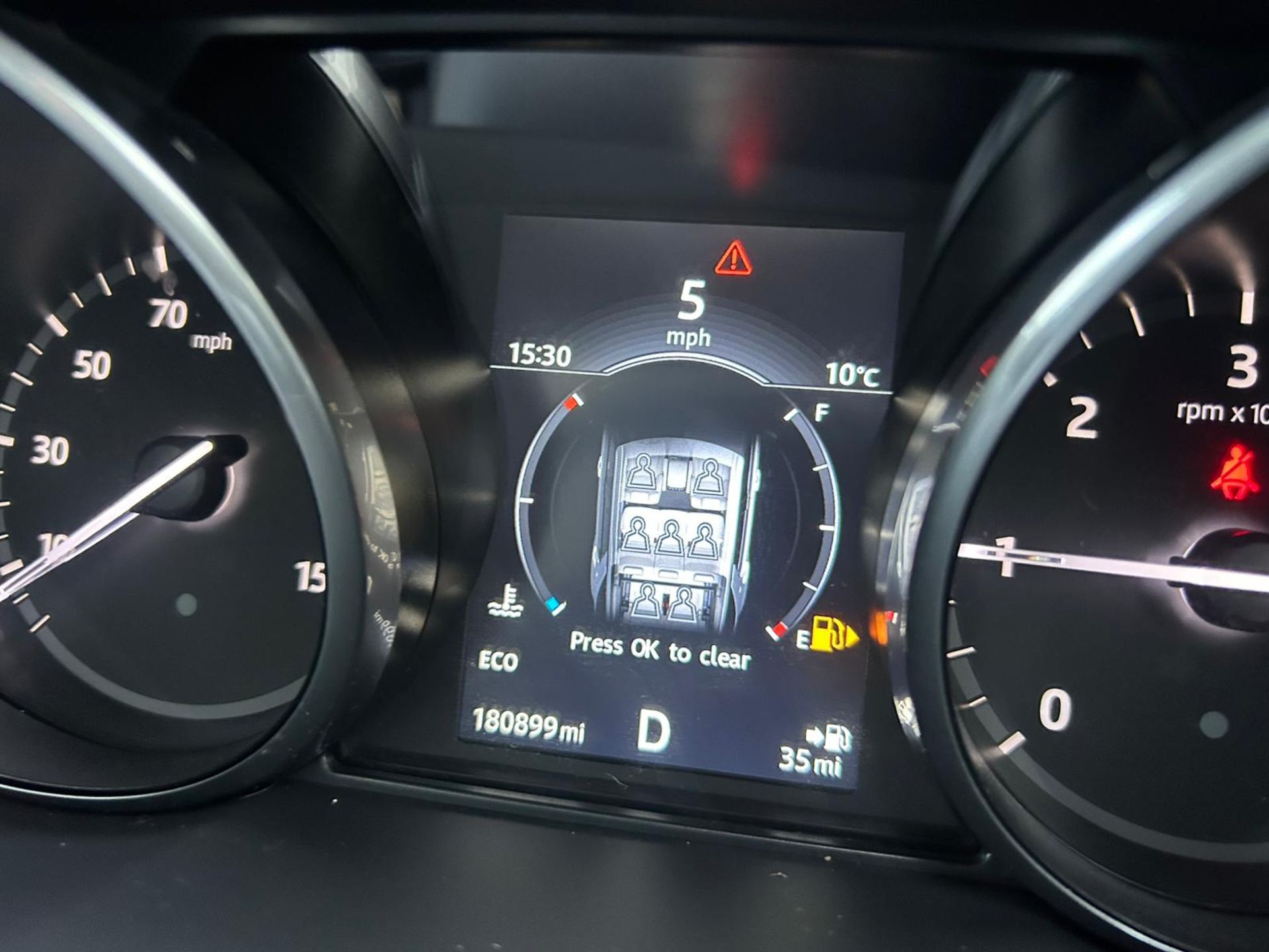 LAND ROVER DISCOVERY SPORT 2.0 TD4 SE TECH AUTOMATIC *4WD* (67 REG) EURO 6 !! 7 SEATER - Image 30 of 31