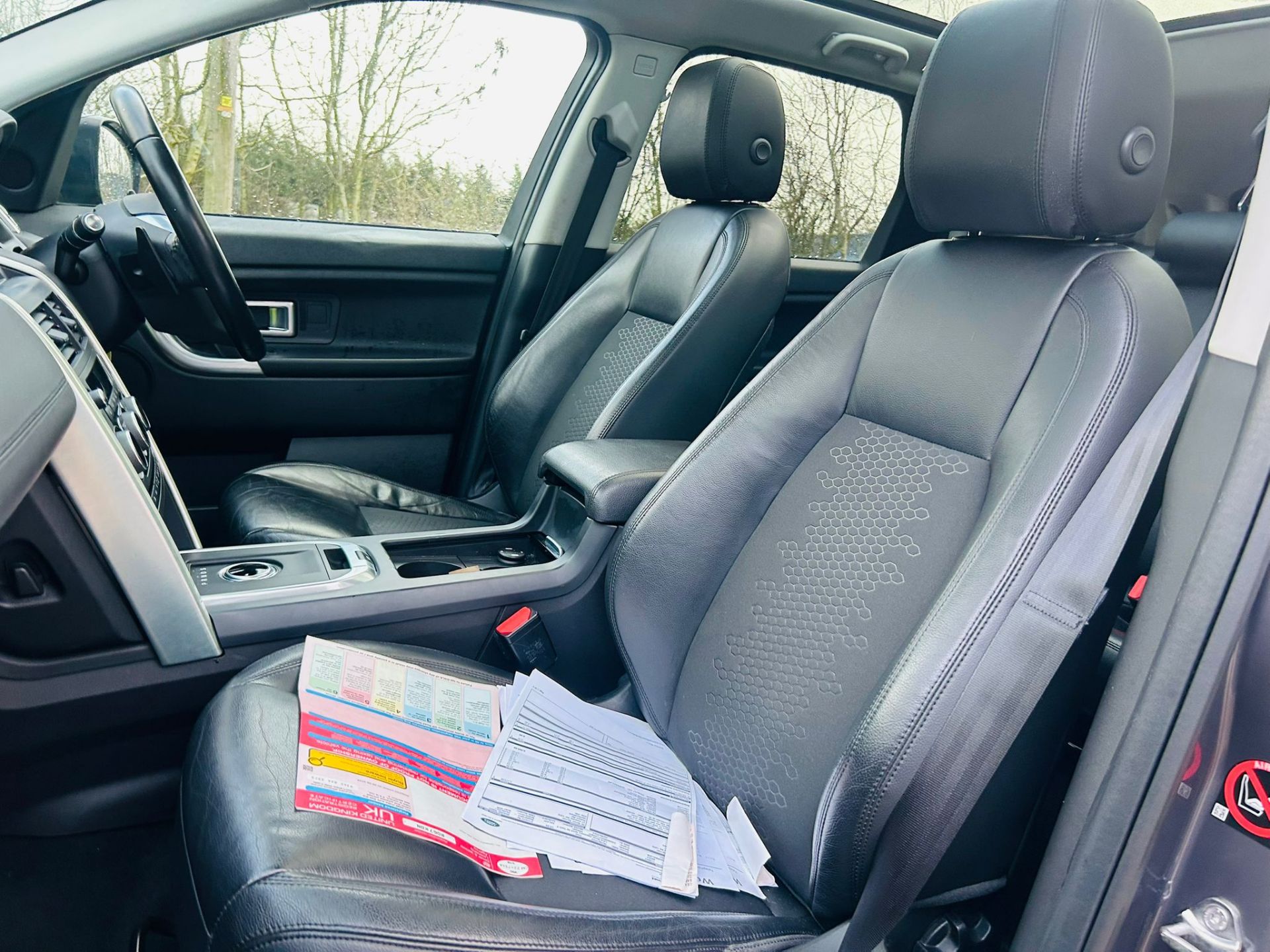 LAND ROVER DISCOVERY SPORT 2.0 TD4 SE TECH AUTOMATIC *4WD* (67 REG) EURO 6 !! 7 SEATER - Image 25 of 31