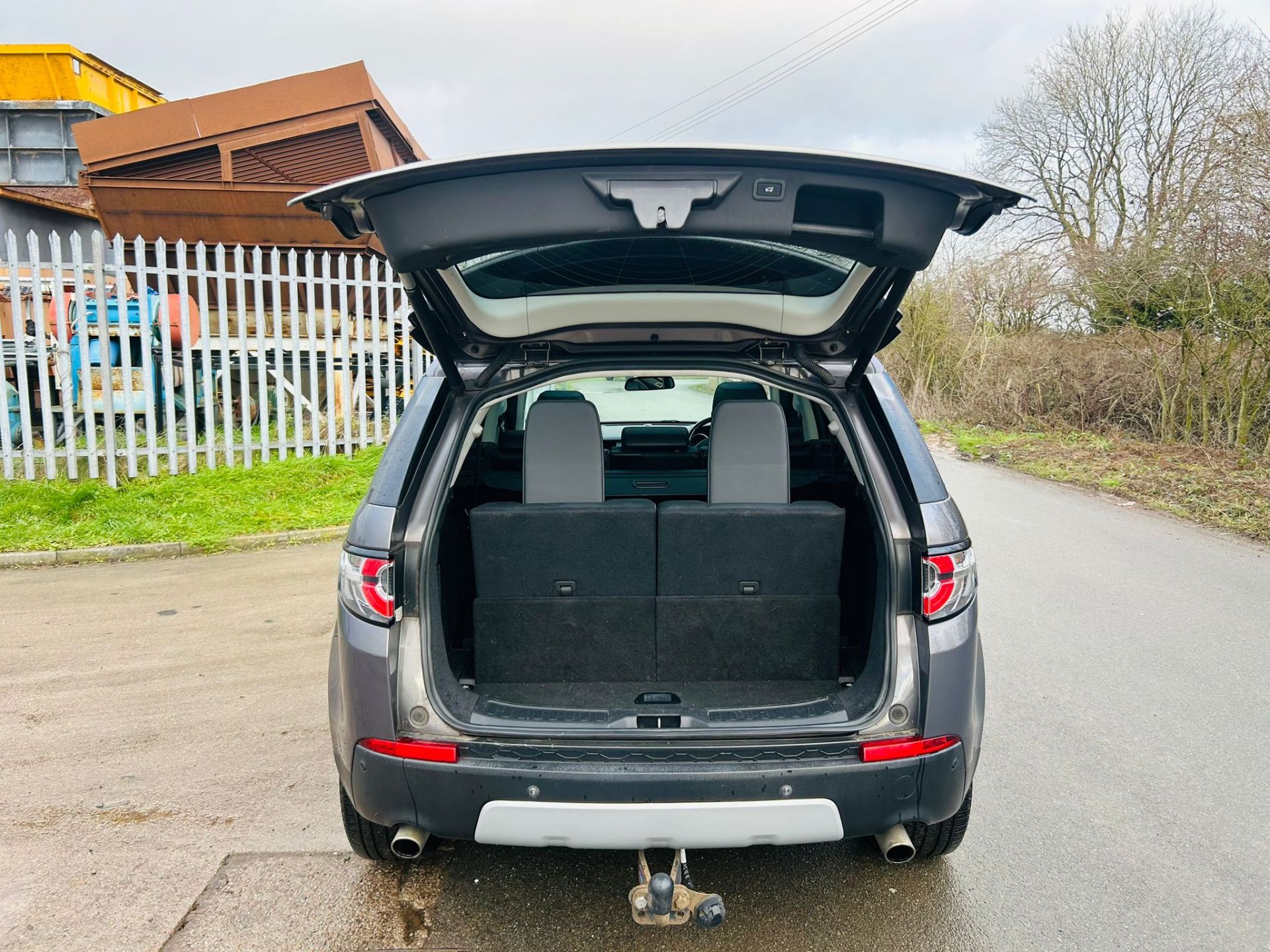 LAND ROVER DISCOVERY SPORT 2.0 TD4 SE TECH AUTOMATIC *4WD* (67 REG) EURO 6 !! 7 SEATER - Image 8 of 31