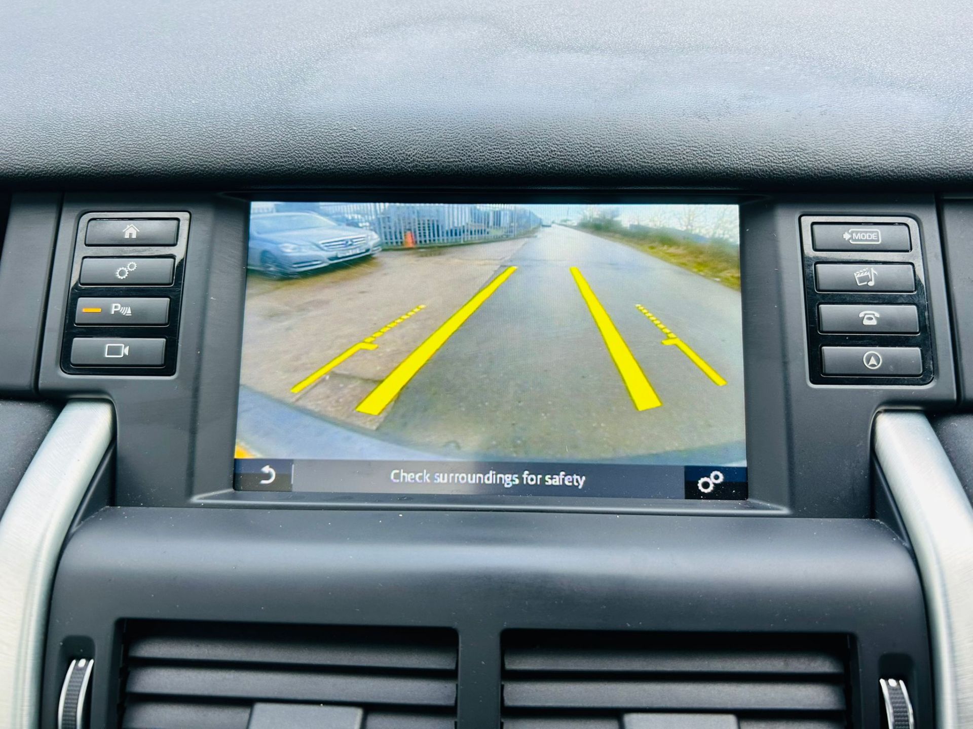 LAND ROVER DISCOVERY SPORT 2.0 TD4 SE TECH AUTOMATIC *4WD* (67 REG) EURO 6 !! 7 SEATER - Image 20 of 31