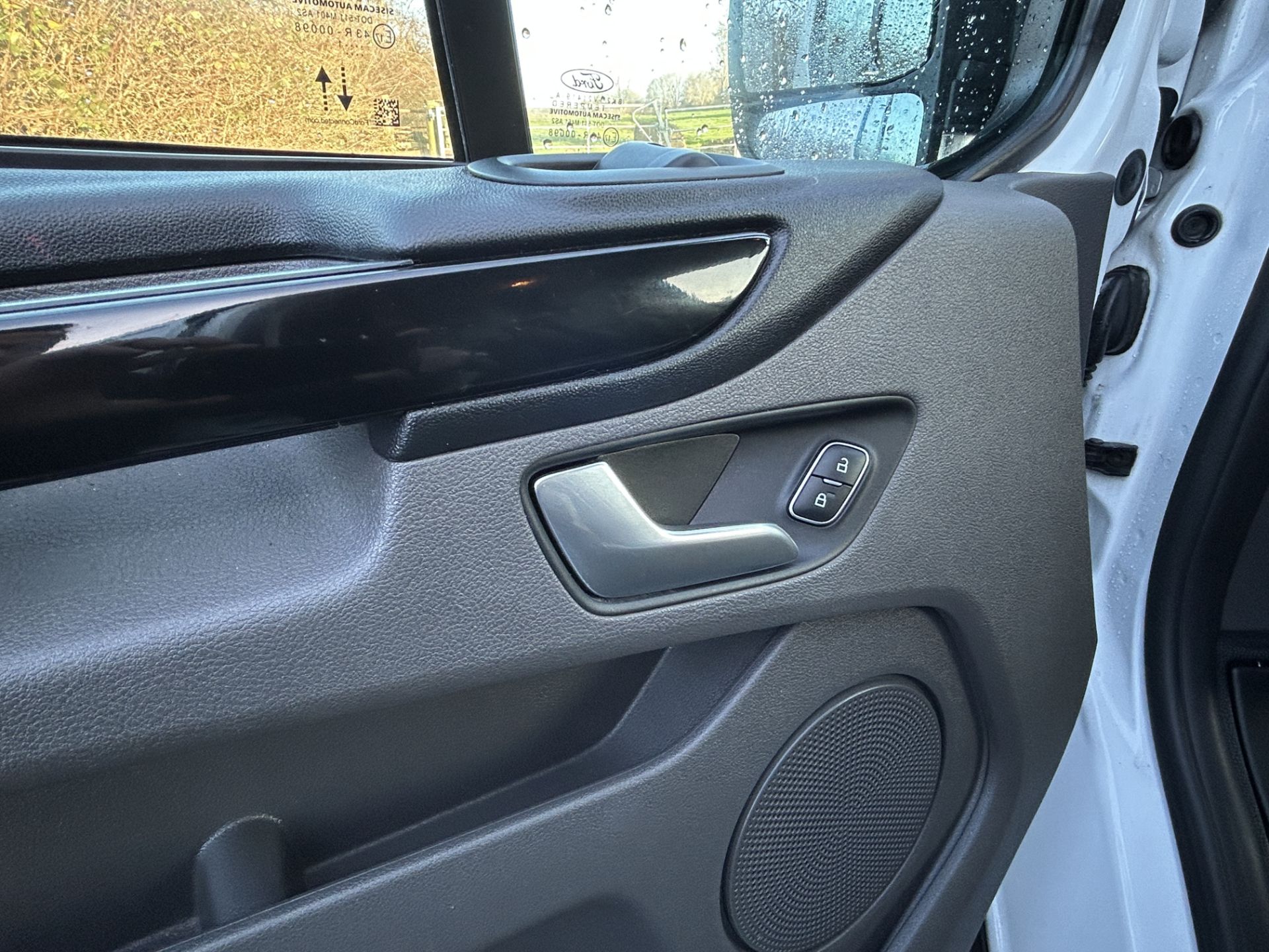 FORD TRANSIT CUSTOM 2.0 ECOBLUE 290 SPORT EDITION (21 REG) 1 OWNER * VERY NICE EXAMPLE !!! - Image 25 of 27