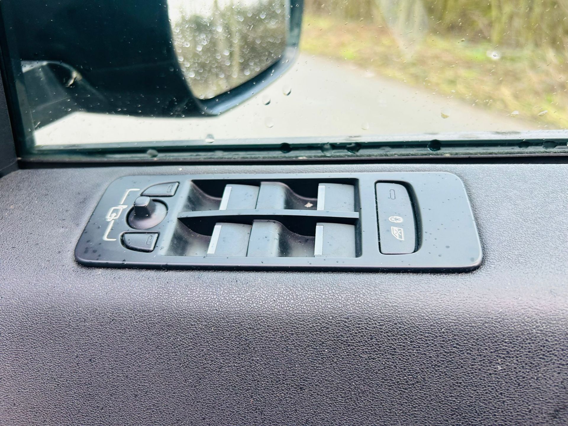 LAND ROVER DISCOVERY SPORT 2.0 TD4 SE TECH AUTOMATIC *4WD* (67 REG) EURO 6 !! 7 SEATER - Image 18 of 31