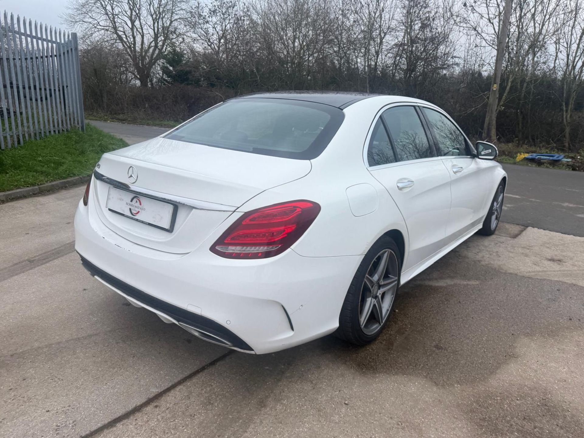(ON SALE) MERCEDES C220 * AMG LINE PREMIUM * (15 REG) AUTOMATIC * 87K MILES !!! PANORAMIC ROOF - Image 3 of 16