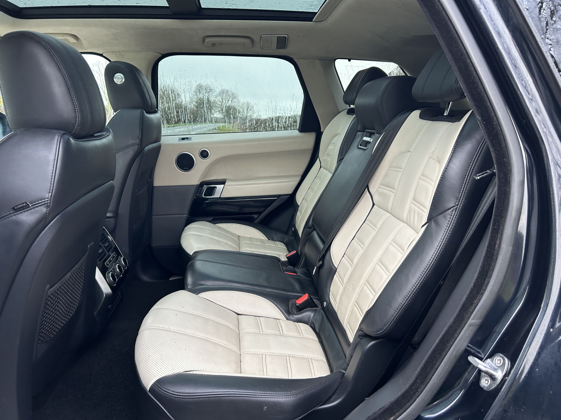 RANGE ROVER SPORT AUTOBIOGRAPHY DYNAMIC 3.0 SDV6 DIESEL/HYBRID AUTOMATIC * 15 REG * SERVICE HISTORY! - Image 14 of 39