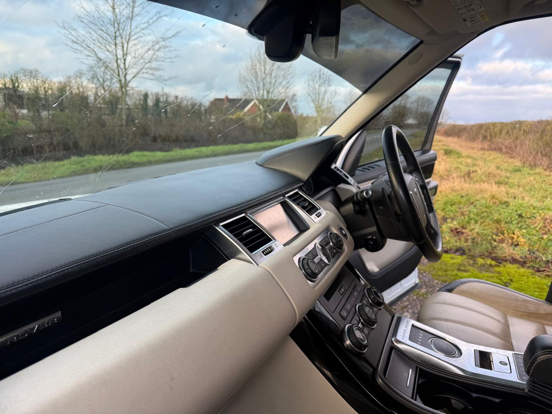 RANGE ROVER SPORT 3.0 SDV6 AUTOBIOGRAPHY (12 REG) * SERVICE HISTORY * AUTOMATIC * 93K MILES !!! - Image 19 of 26