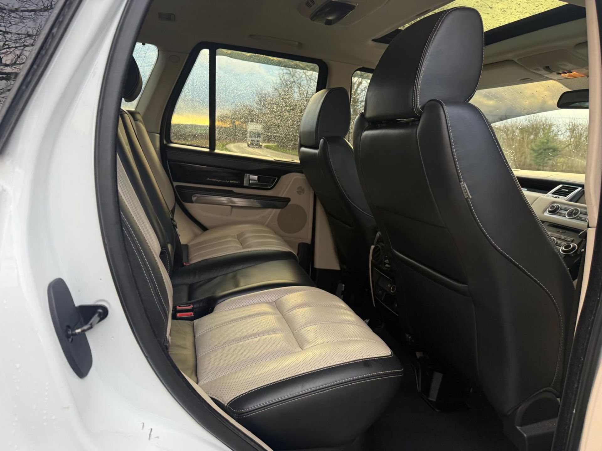 RANGE ROVER SPORT 3.0 SDV6 AUTOBIOGRAPHY (12 REG) * SERVICE HISTORY * AUTOMATIC * 93K MILES !!! - Image 17 of 26