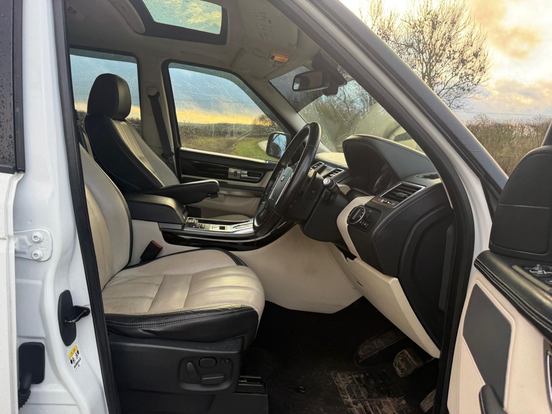 RANGE ROVER SPORT 3.0 SDV6 AUTOBIOGRAPHY (12 REG) * SERVICE HISTORY * AUTOMATIC * 93K MILES !!! - Image 22 of 26