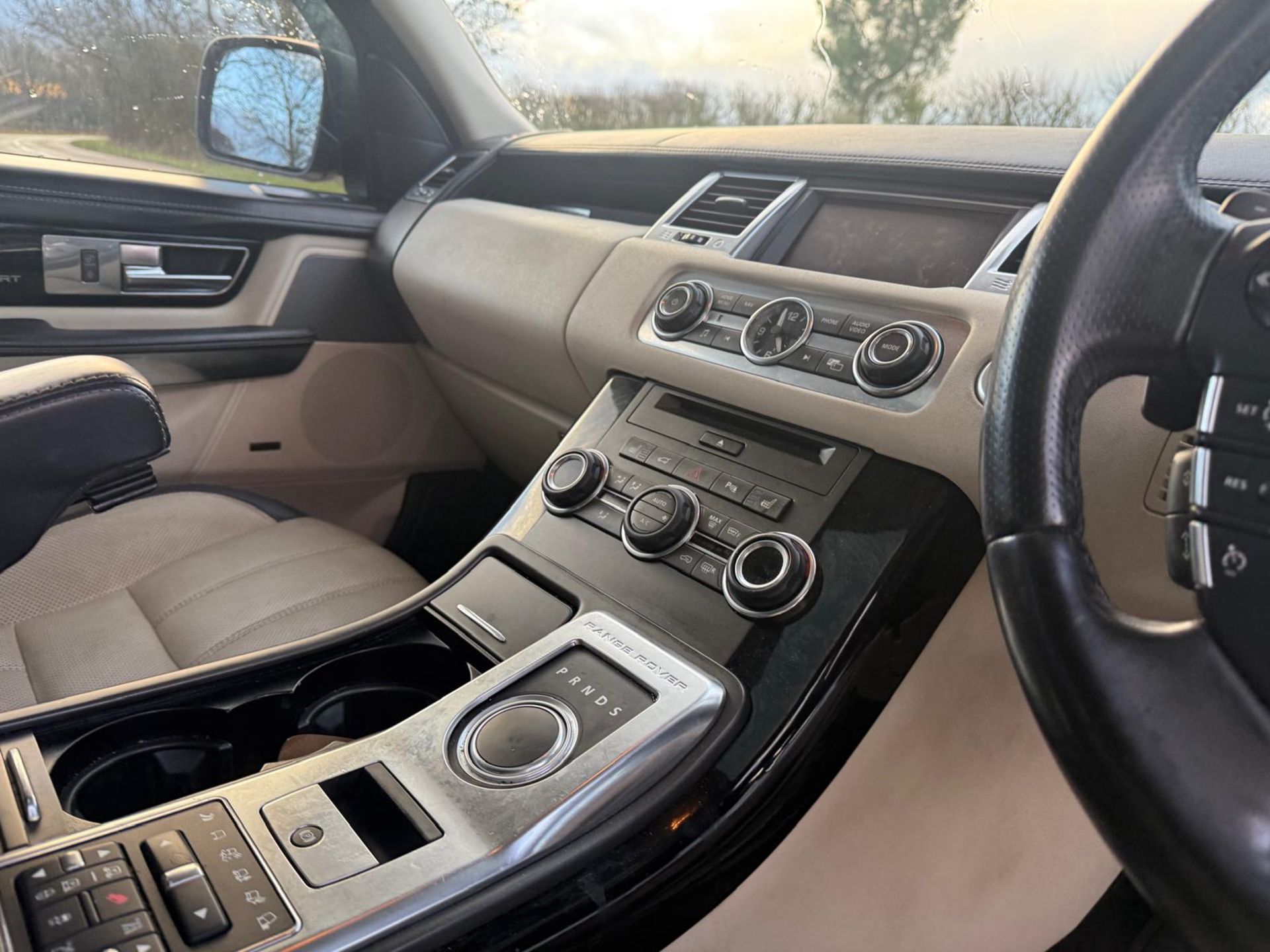 RANGE ROVER SPORT 3.0 SDV6 AUTOBIOGRAPHY (12 REG) * SERVICE HISTORY * AUTOMATIC * 93K MILES !!! - Image 12 of 26