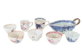 GROUP OF CHINESE PORCELAIN, 18TH CENTURY, QIANLONG (1736 - 1795)