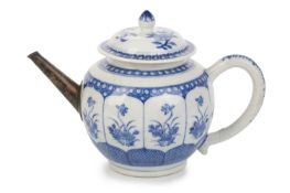 CHINESE PORCELAIN BLUE AND WHITE TEAPOT, 18TH CENTURY, QIANLONG (1736 - 1795)