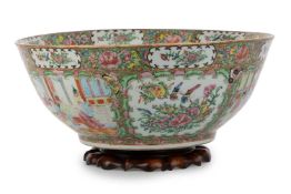 CHINESE CANTON FAMILLE ROSE BOWL, LATE 19TH CENTURY