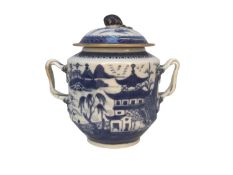 CHINESE BLUE AND WHITE TWIN HANDLED SUGAR JAR AND COVER, 18TH CENTURY, QIANLONG (1736 - 1795)