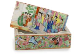 TWO CHINESE CANTON PORCELAIN WARES, DAOGUANG (1821 - 1850), EARLY 19TH CENTURY