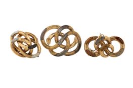 THREE SCOTTISH AGATE PINCHBECK KNOT BROOCHES,