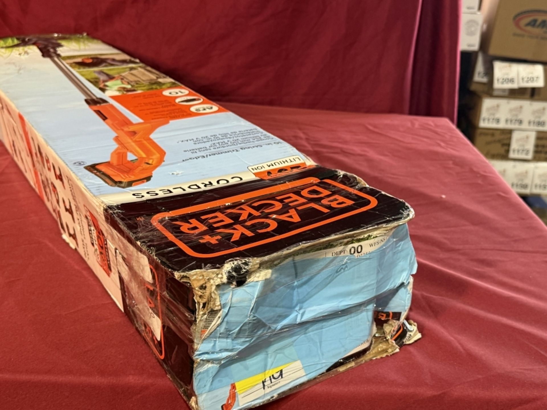 BLACK & DECKER 20V CORDLESS 10" STRING TRIMMER - Image 3 of 3