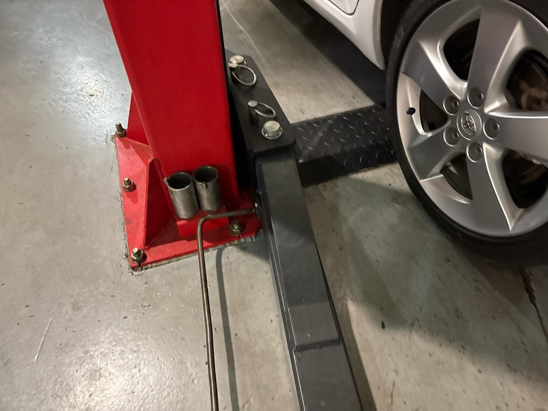 Swl 2 Post Ramp Snap On 2 Post Lift SWL 4T 380V 50Hz 3 Phase 2.2Kw 715kg Year - 2013 ...