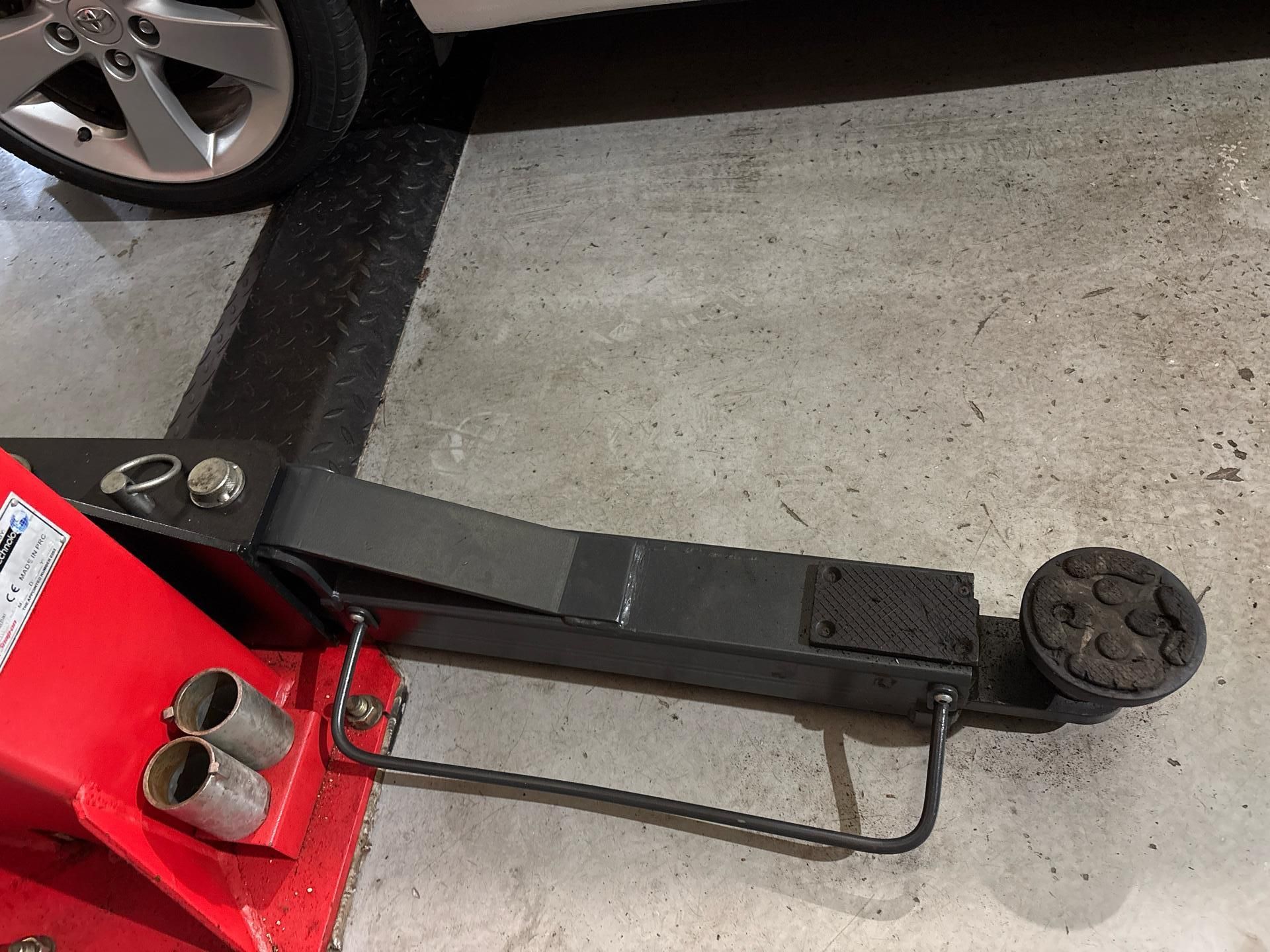Swl 2 Post Ramp Snap On 2 Post Lift SWL 4T 380V 50Hz 3 Phase 2.2Kw 715kg Year - 2013 ...